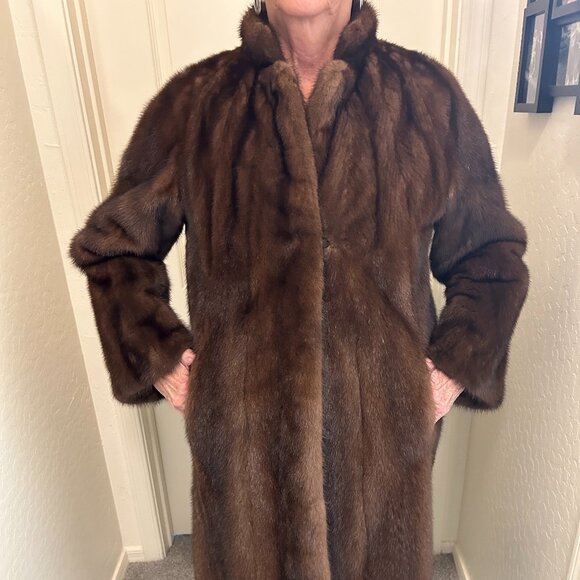 Full length mink coat - Picture 9 of 14